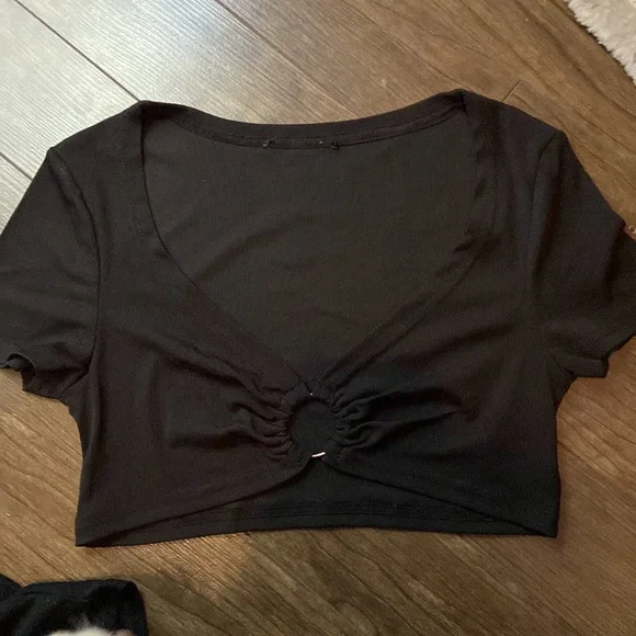 2 PIECES TOPS - Picture 2 of 4